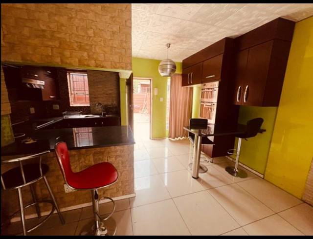 3 BEDROOM APARTMENT FOR SALE IN SILVERTON